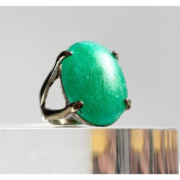 Faux Green Emerald Cabochon Oval Cut Prong Held Silver Toned Vintage Ring - sz 9 - Picture 1 of 10